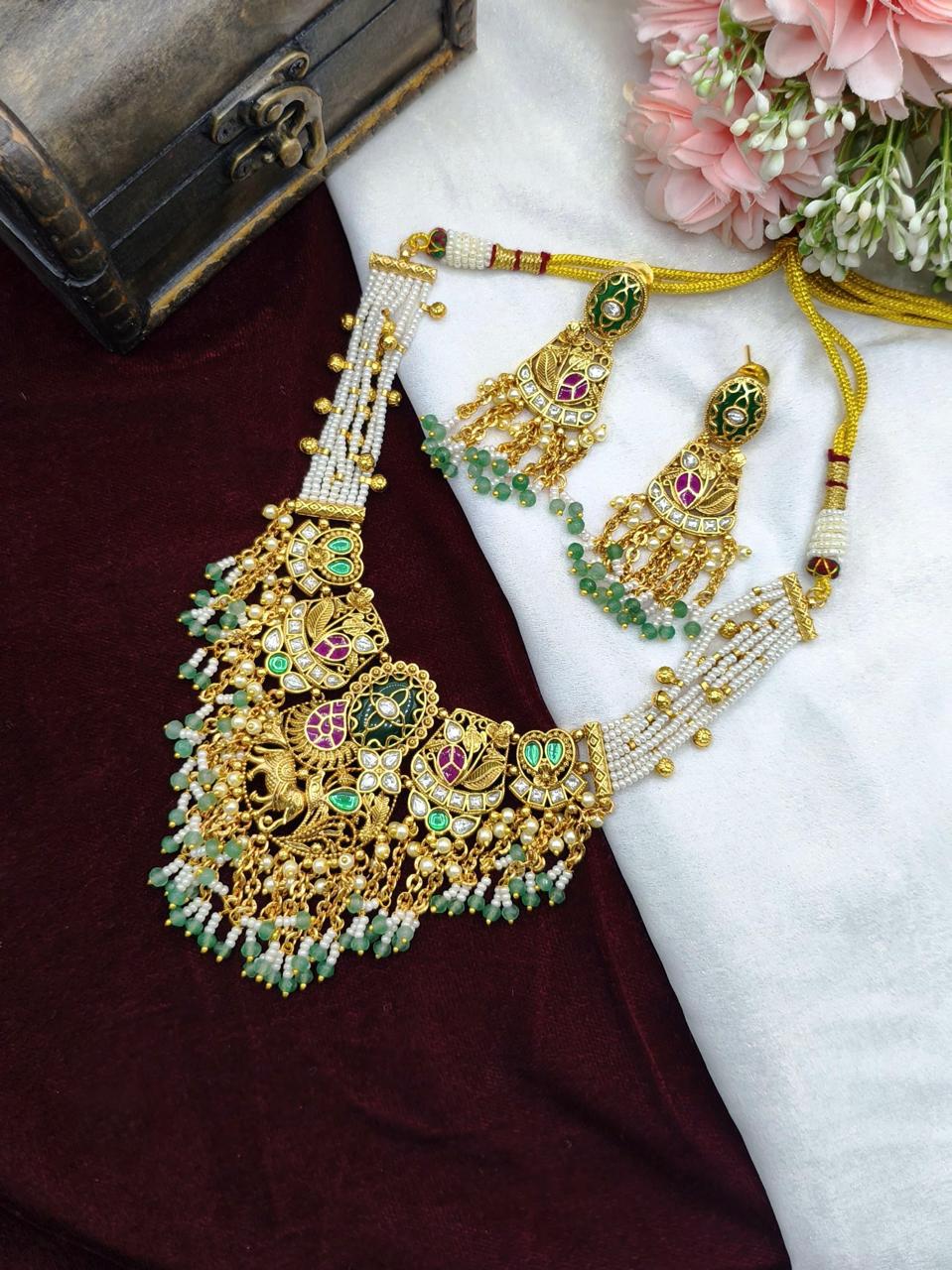 Hand crafted elegant pearl neckpiece