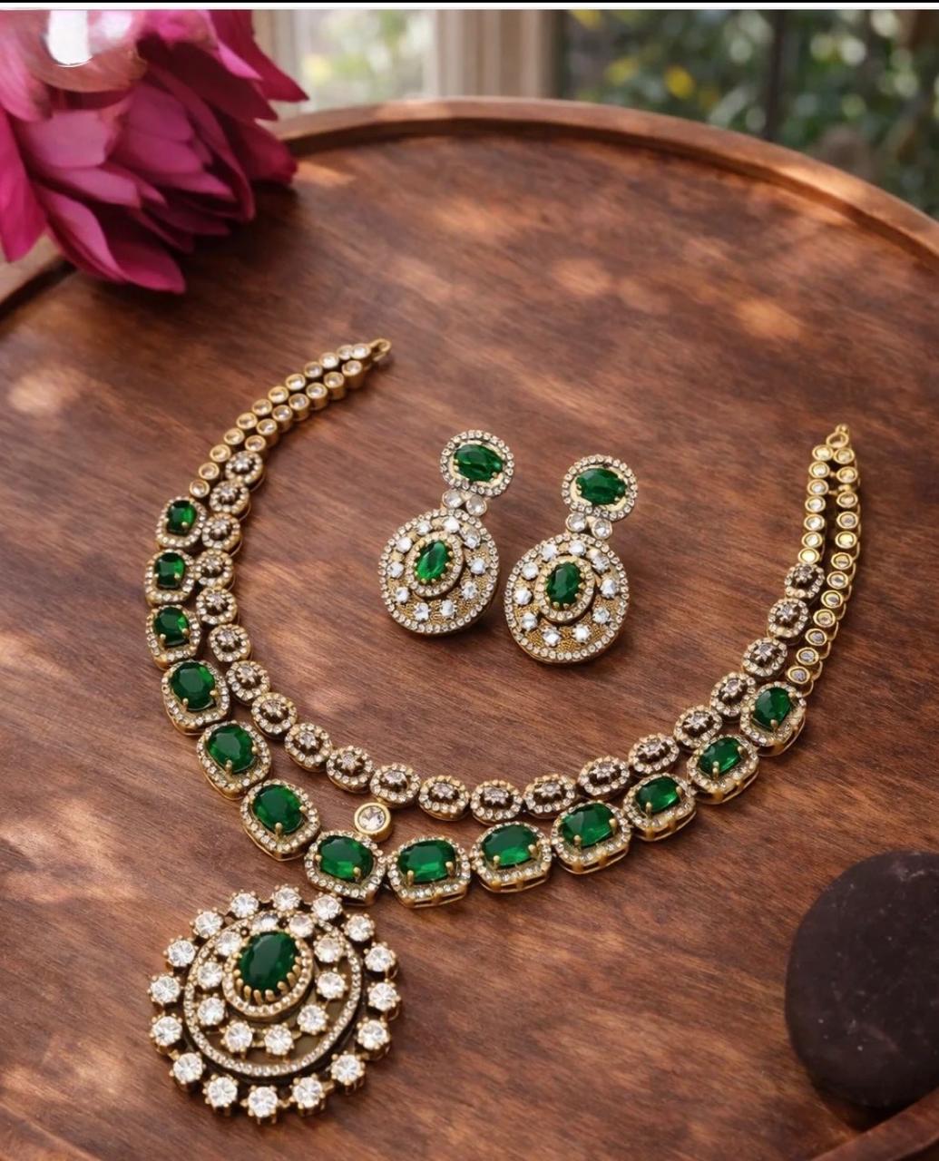 Two Line Emrald Victorian Necklace Set