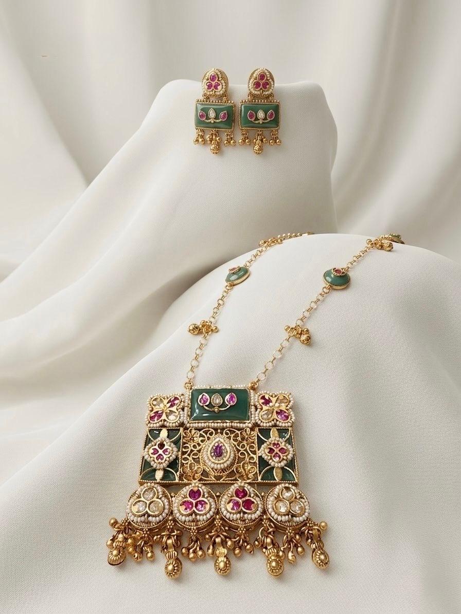 Heritage Rajwadi Antique Gold Pendant Set